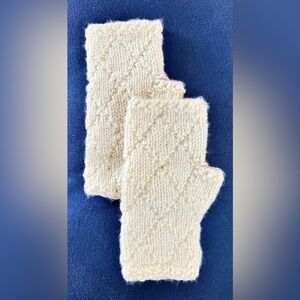 NWT Handmade Kids Fingerless Gloves Bucks County PA Artisan Knit Cream